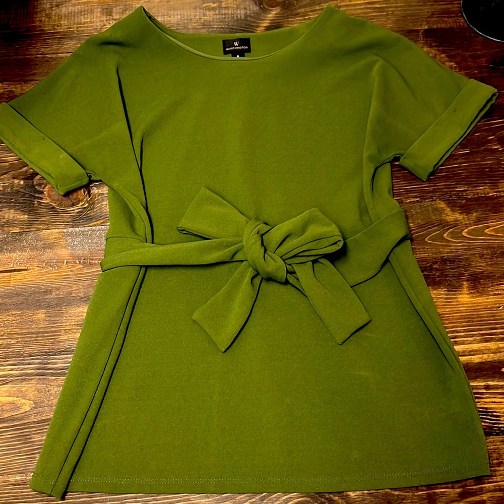 Hunter green tee, size S